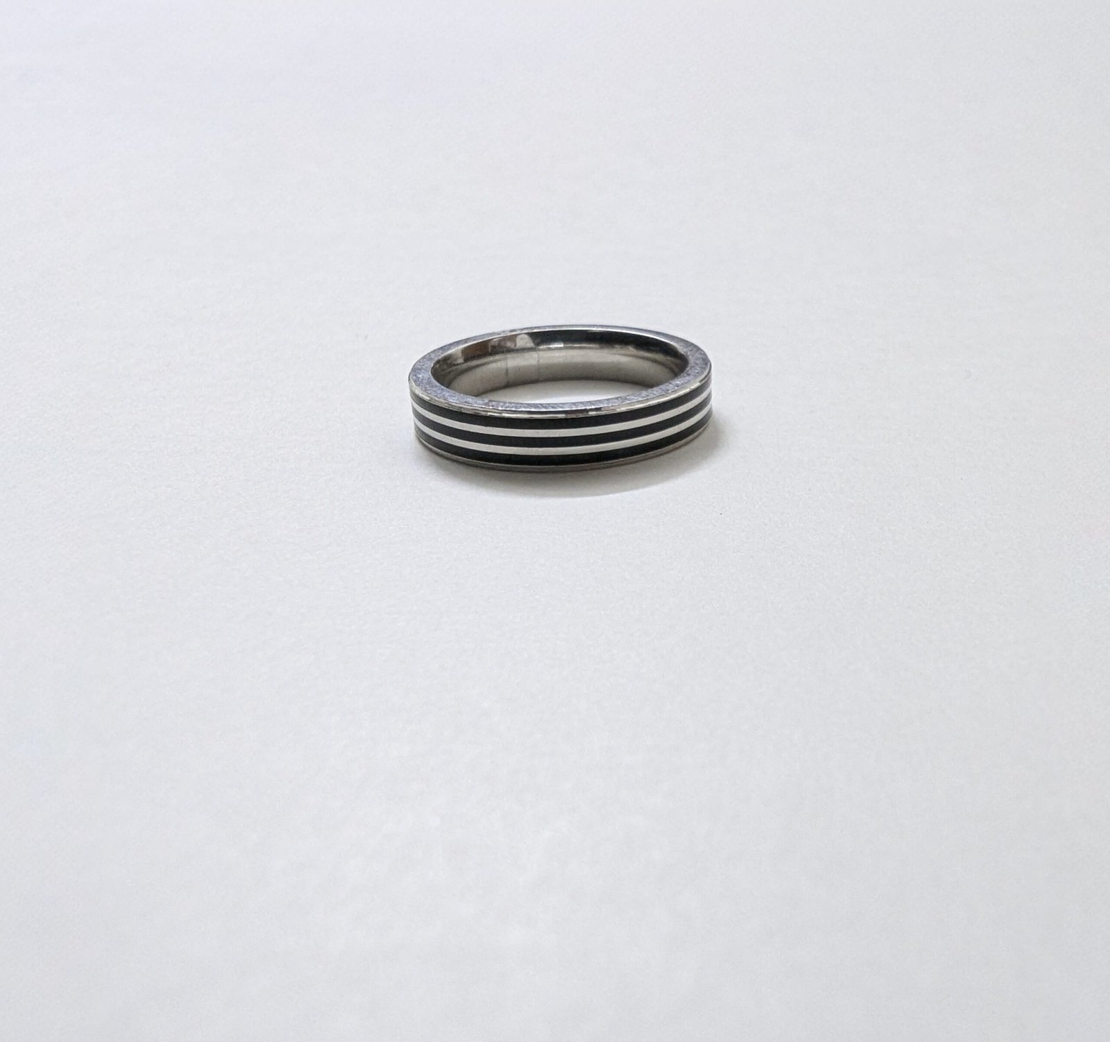 PXL_20251110_175529309.RAW-01.COVER~2 TARAKANCHAN Black Lined Silver Ring – 92.5 Sterling Silver, 2.670g