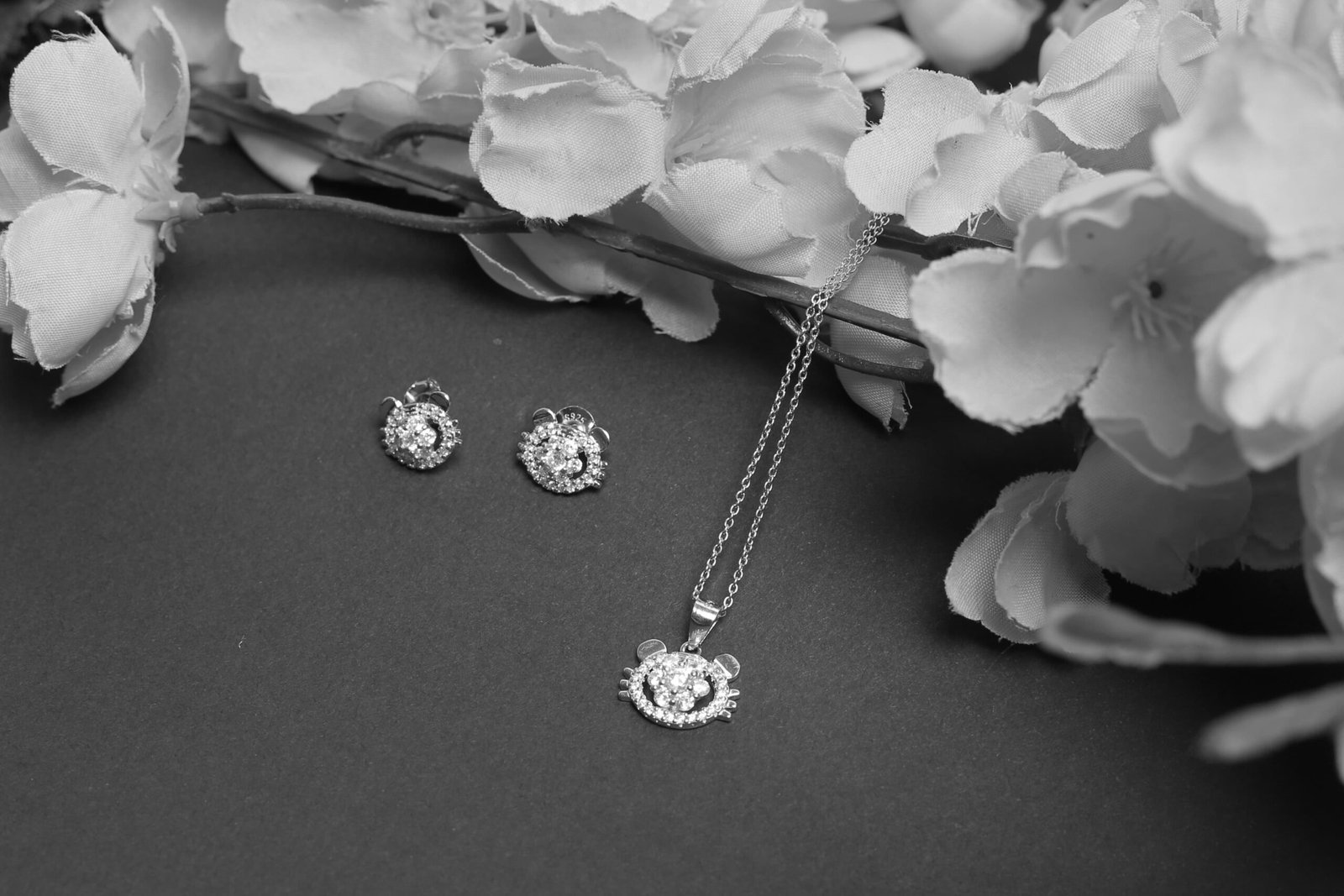 925 sterling silver leaf crystal pendant set | elegant designer jewelry | tarakanchan 925 sterling silver leaf crystal pendant set | elegant designer jewelry | tarakanchan